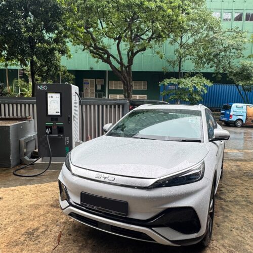 NEG DC EV Charger Installation with Car NEG DC EV Charger Installation with Car